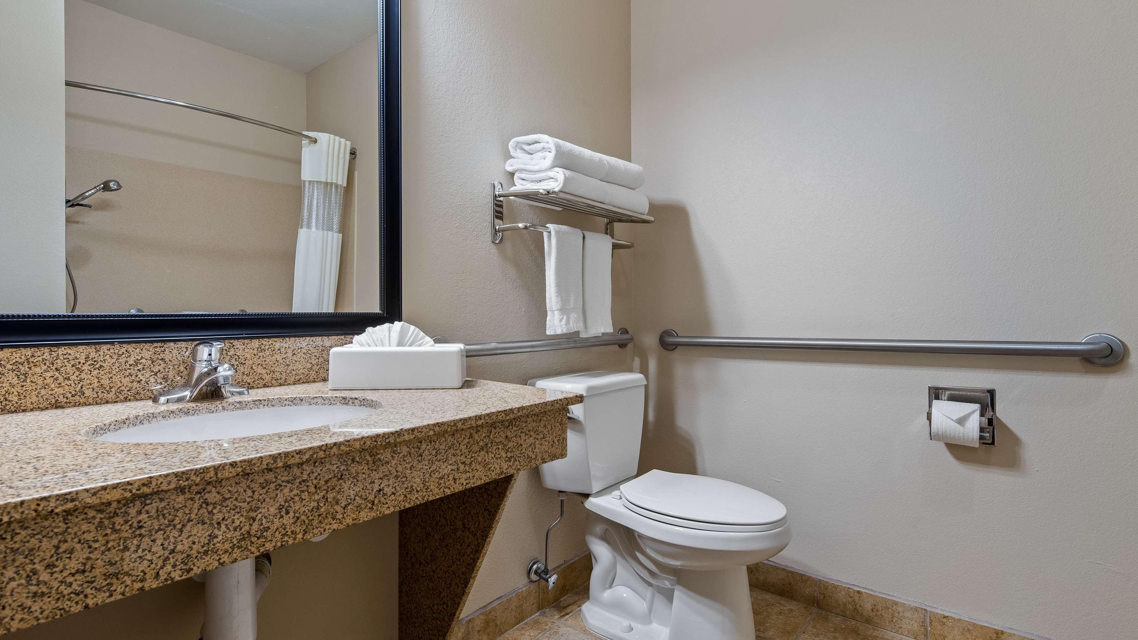 Best Western Plus Eastgate Inn & Suites Wichita Ngoại thất bức ảnh