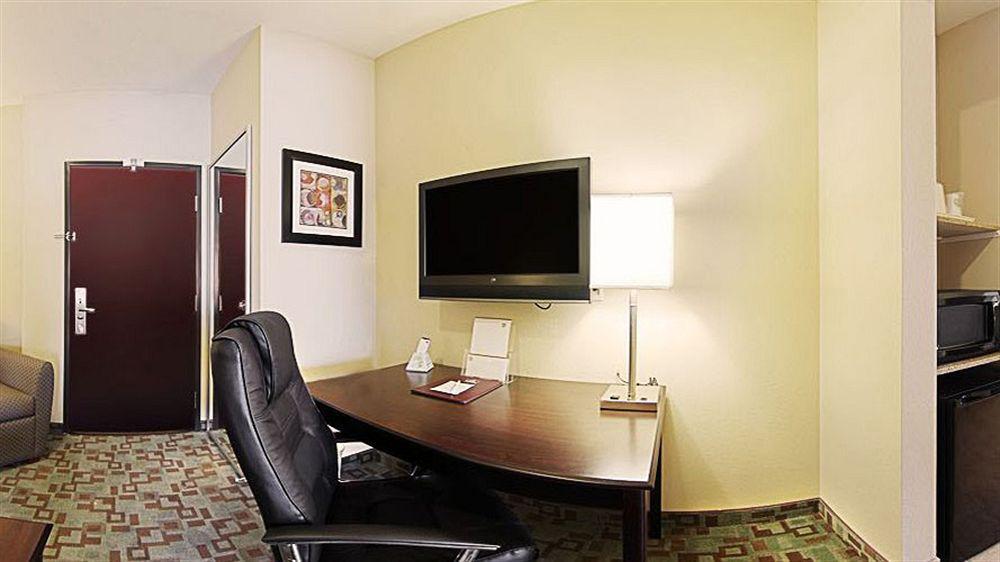 Best Western Plus Eastgate Inn & Suites Wichita Ngoại thất bức ảnh